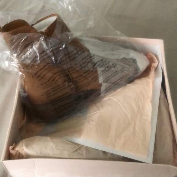 Beautiful brown ankle boots for sale, never been worn. - Picture 2 of 4